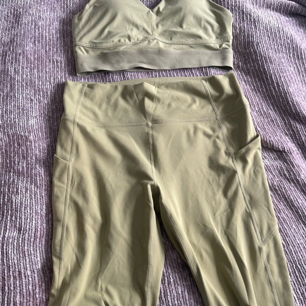 EUC Fabletics matching set Top L Bottom XL